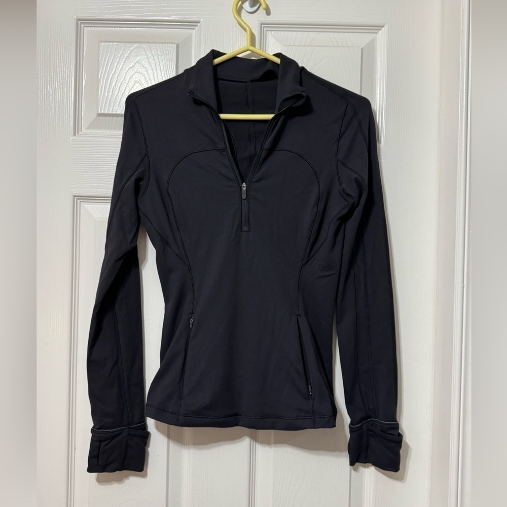 Lululemon run briskly 1/2 zip size 4 euc